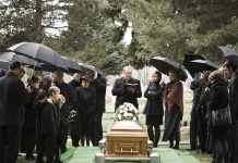 Mơ thấy đám ma là điềm gì và thử vận may với số nào? Mơ thấy đám ma đánh con gì?